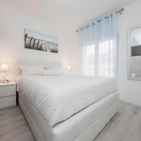 2 Bedroom Cozy In Rab Barbat Apartman *