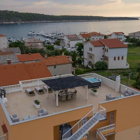 2 Bedroom Cozy In Rab Barbat Apartman