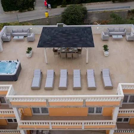 Apartman 2 Bedroom Cozy In Rab Barbat