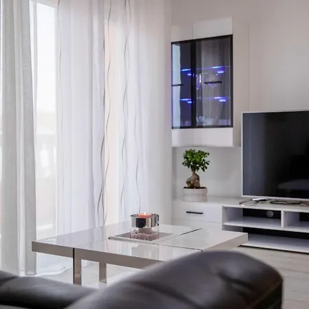Apartman 2 Bedroom Cozy In Rab Barbat