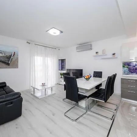 2 Bedroom Cozy In Rab Barbat Apartman *