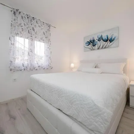 2 Bedroom Cozy In Rab Barbat