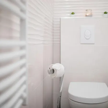 2 Bedroom Cozy In Rab Barbat Apartman